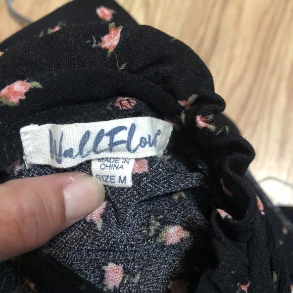 wallflower womens top blouse sleeveless smocked stretchy material size medium - Picture 9 of 12